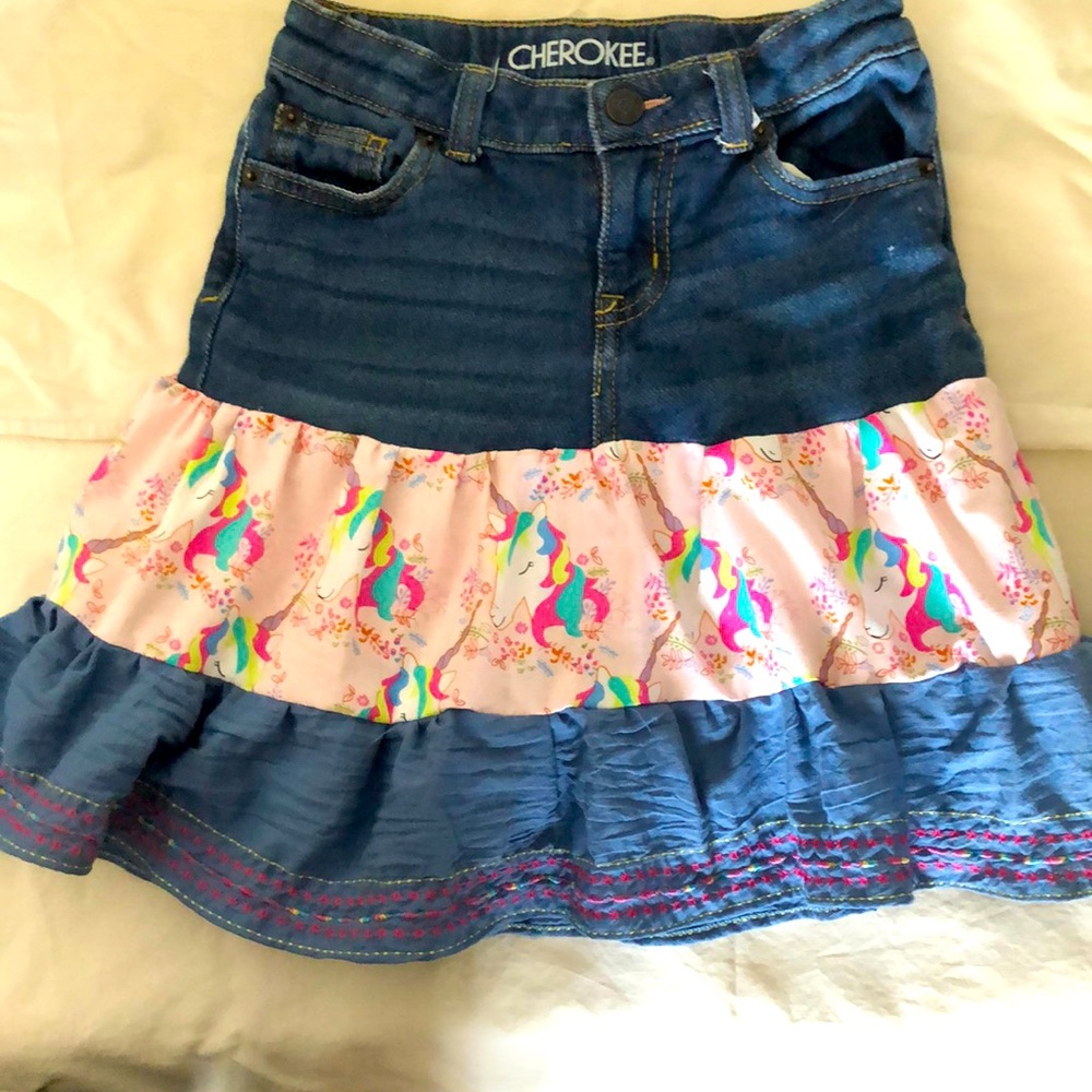This custom made skirt is 15” long with a 22” waist.